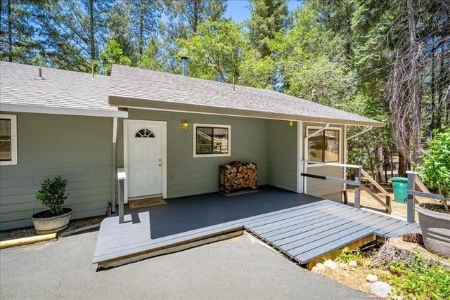 5582 Sierra Springs Dr, Pollock Pines, CA 95726