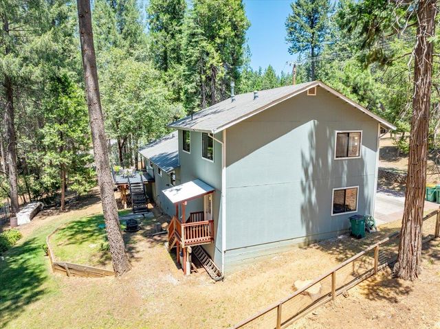 5582 Sierra Springs Dr, Pollock Pines, CA 95726