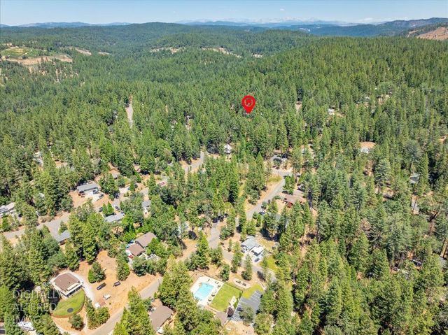 5582 Sierra Springs Dr, Pollock Pines, CA 95726
