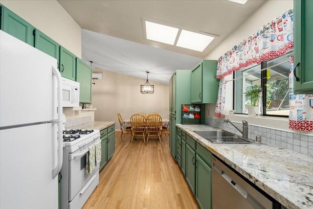 5582 Sierra Springs Dr, Pollock Pines, CA 95726