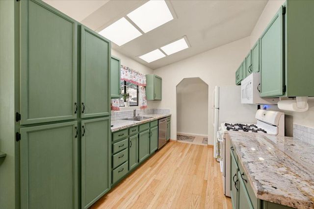 5582 Sierra Springs Dr, Pollock Pines, CA 95726
