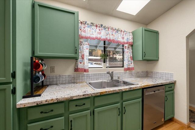 5582 Sierra Springs Dr, Pollock Pines, CA 95726