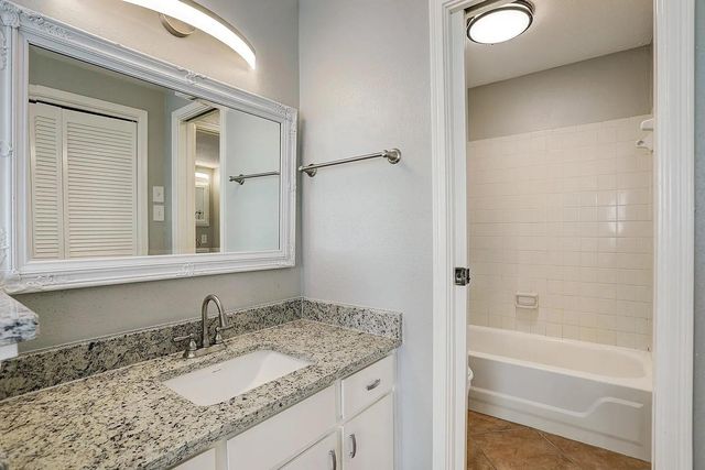 18617 Egret Bay Boulevard 1001, Webster, TX 77058