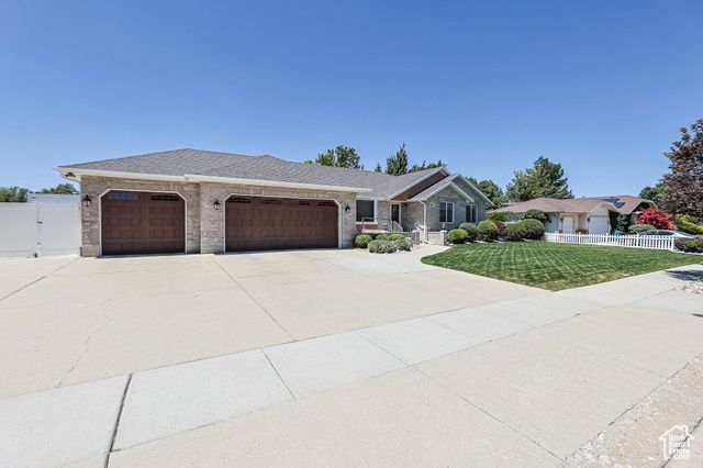 8804 S LONG DR, West Jordan, UT 84088