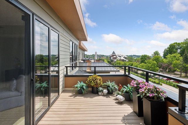 222 Ferndale Road S 303, Wayzata, MN 55391