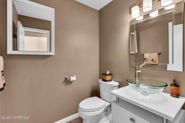 15 Walnut Court, Matawan, NJ 07747