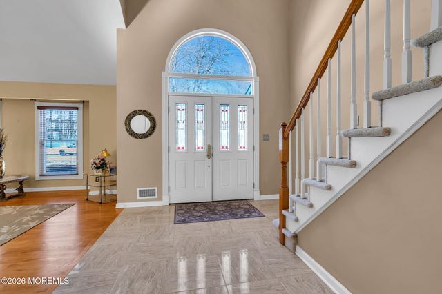 15 Walnut Court, Matawan, NJ 07747