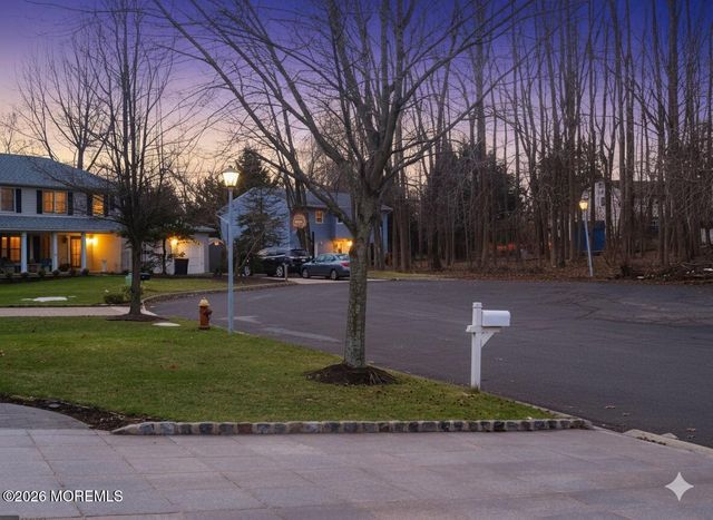 15 Walnut Court, Matawan, NJ 07747