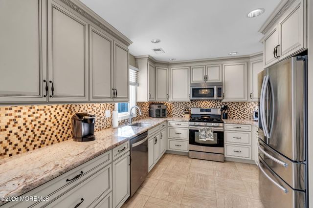 15 Walnut Court, Matawan, NJ 07747