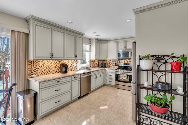 15 Walnut Court, Matawan, NJ 07747