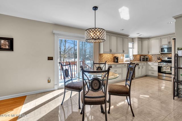 15 Walnut Court, Matawan, NJ 07747