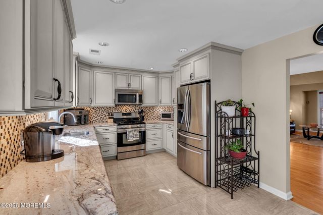 15 Walnut Court, Matawan, NJ 07747