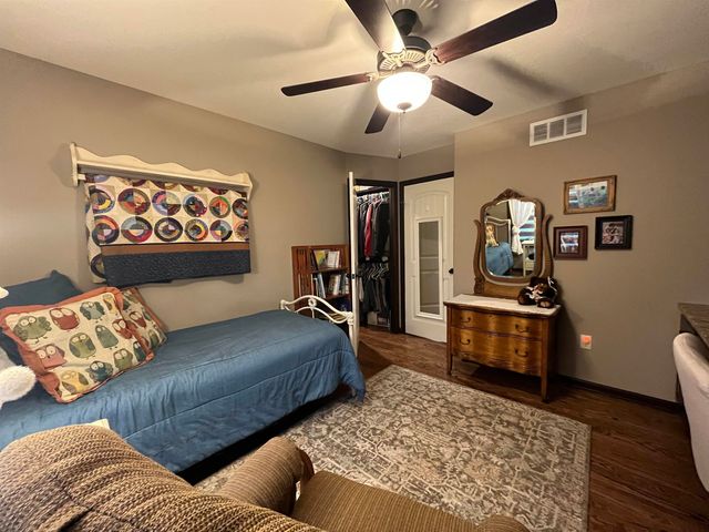 1106 N Forestview St, Wichita, KS 67235