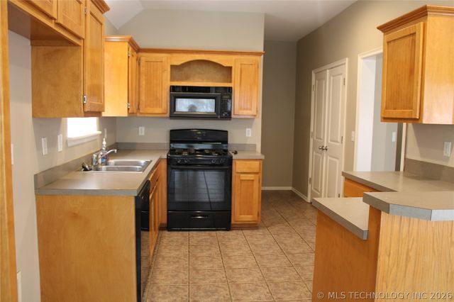 12007 S Cedar Avenue, Jenks, OK 74037