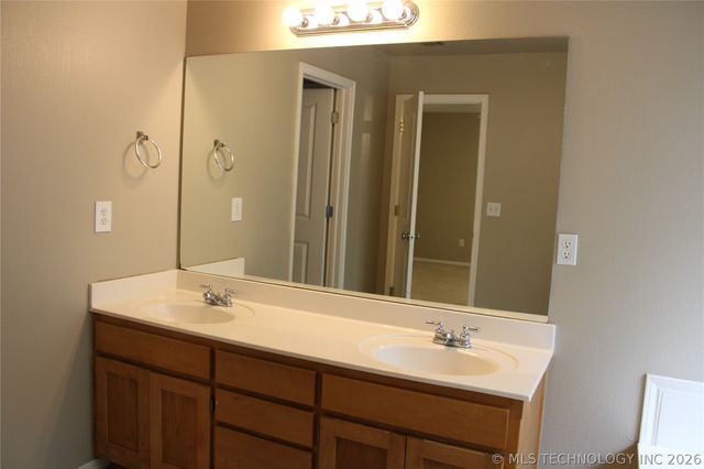 12007 S Cedar Avenue, Jenks, OK 74037