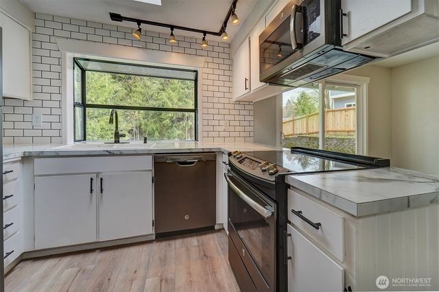 7630 NE Beachwood Avenue, Poulsbo, WA 98370