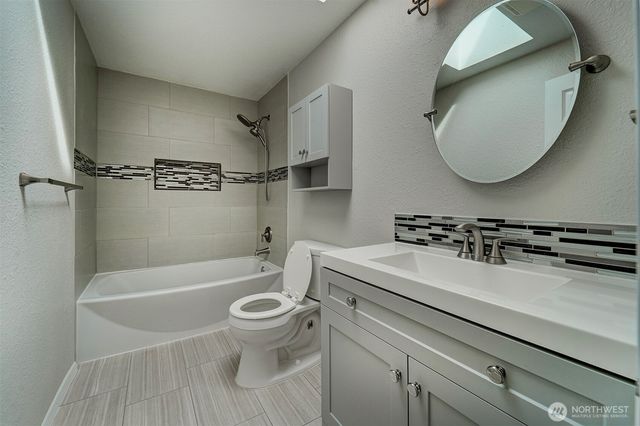 7630 NE Beachwood Avenue, Poulsbo, WA 98370