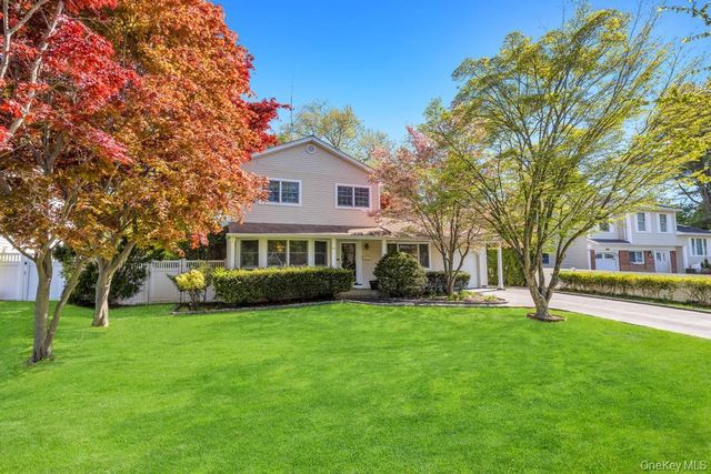 18 Columbine Lane, Kings Park, NY 11754