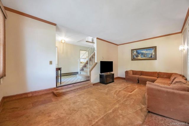 18 Columbine Lane, Kings Park, NY 11754