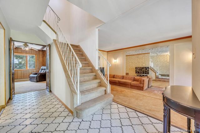 18 Columbine Lane, Kings Park, NY 11754