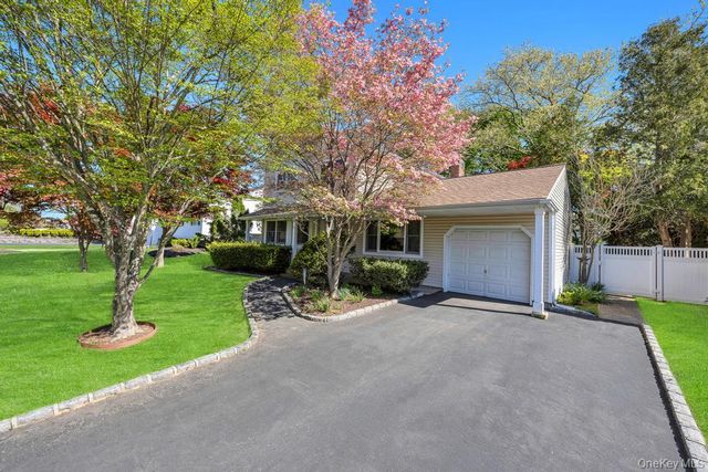 18 Columbine Lane, Kings Park, NY 11754