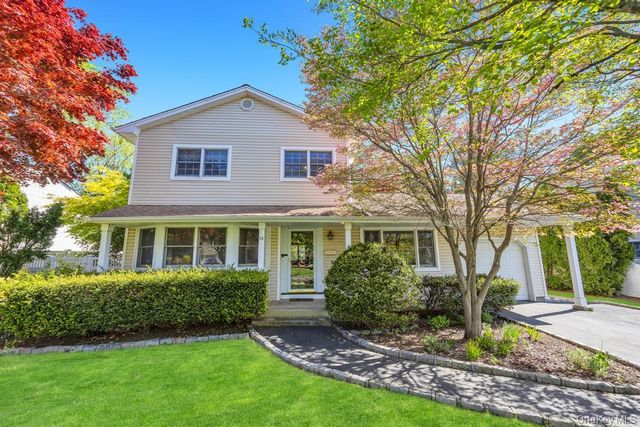 18 Columbine Lane, Kings Park, NY 11754