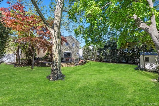 18 Columbine Lane, Kings Park, NY 11754