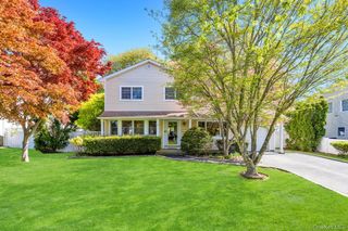 18 Columbine Lane, Kings Park, NY 11754