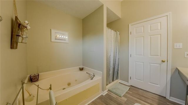 138 Valley View Dr, Rostraver, PA 15012