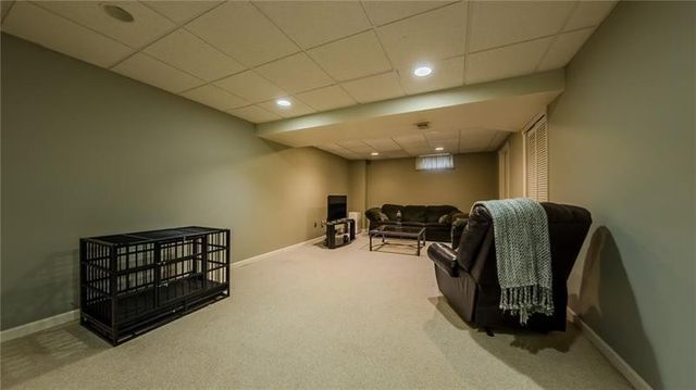 138 Valley View Dr, Rostraver, PA 15012