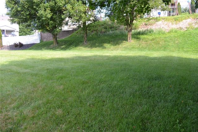 138 Valley View Dr, Rostraver, PA 15012