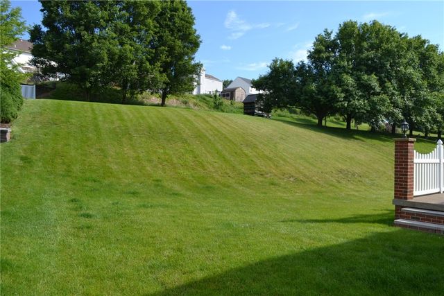138 Valley View Dr, Rostraver, PA 15012