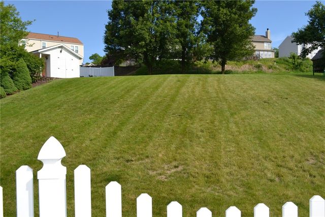 138 Valley View Dr, Rostraver, PA 15012