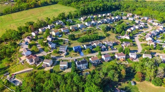 138 Valley View Dr, Rostraver, PA 15012