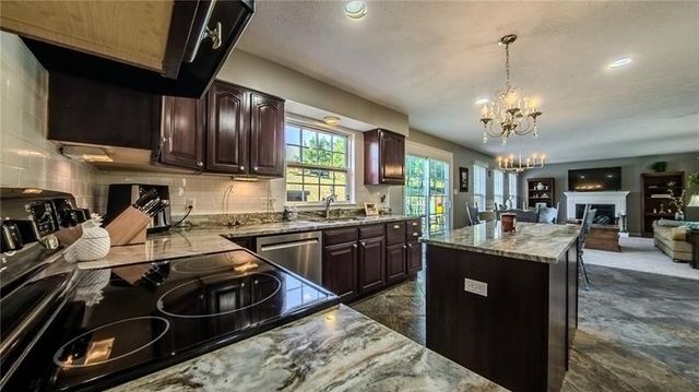 138 Valley View Dr, Rostraver, PA 15012