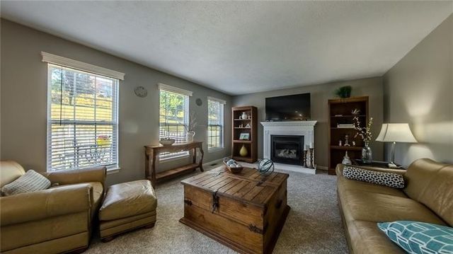 138 Valley View Dr, Rostraver, PA 15012