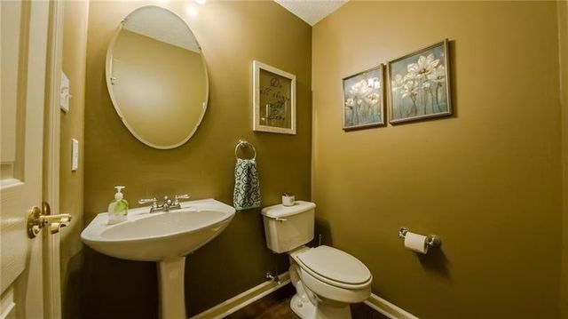 138 Valley View Dr, Rostraver, PA 15012