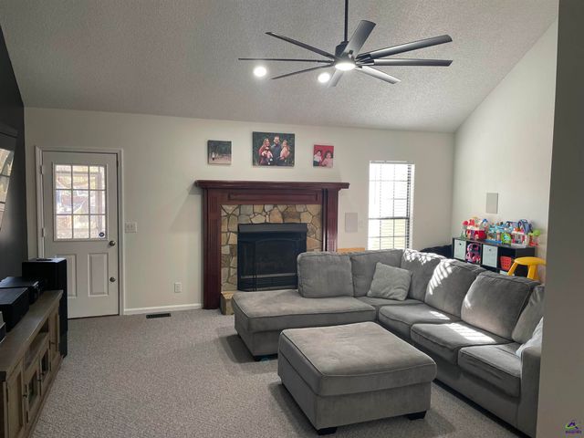 511 Pheasant Ridge Dr, Warner Robins, GA 31088