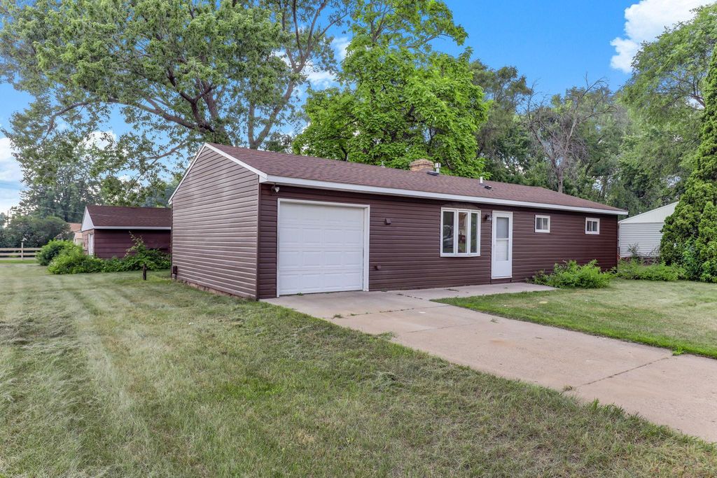 10100 Quince Street NW, Coon Rapids, MN 55433