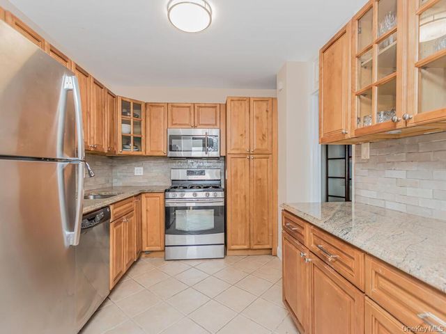 3935 Blackstone Avenue 8A, Bronx, NY 10471