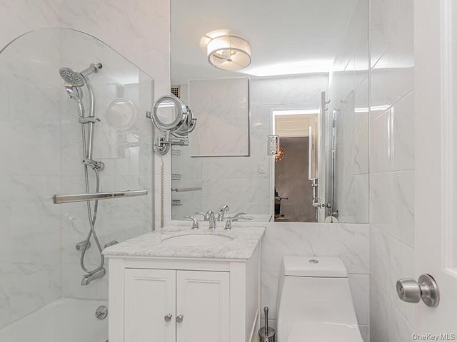 3935 Blackstone Avenue 8A, Bronx, NY 10471