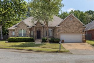 470 S Pierremont Drive, Fayetteville, AR 72701