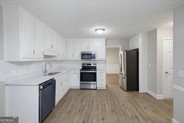310 Rockingham Drive, Loganville, GA 30052