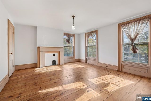 142 Island Road, Mahwah, NJ 07430