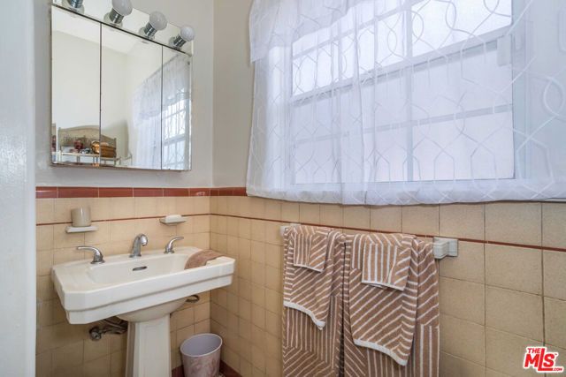 2249 W 29th Street, Los Angeles, CA 90018