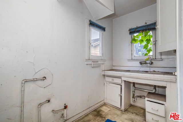2249 W 29th Street, Los Angeles, CA 90018