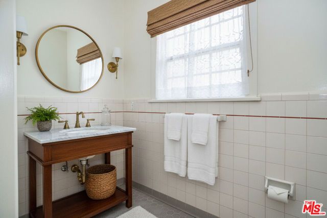 2249 W 29th Street, Los Angeles, CA 90018