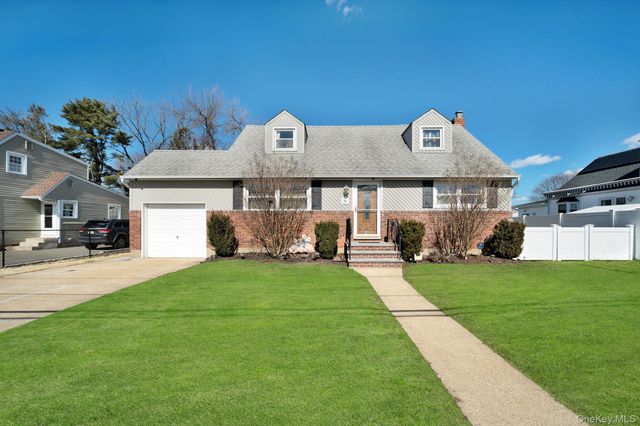 54 Cypress Avenue, Bethpage, NY 11714