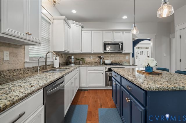 3718 Wivenhall Dr, Midlothian, VA 23112