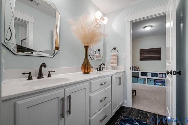 3718 Wivenhall Dr, Midlothian, VA 23112